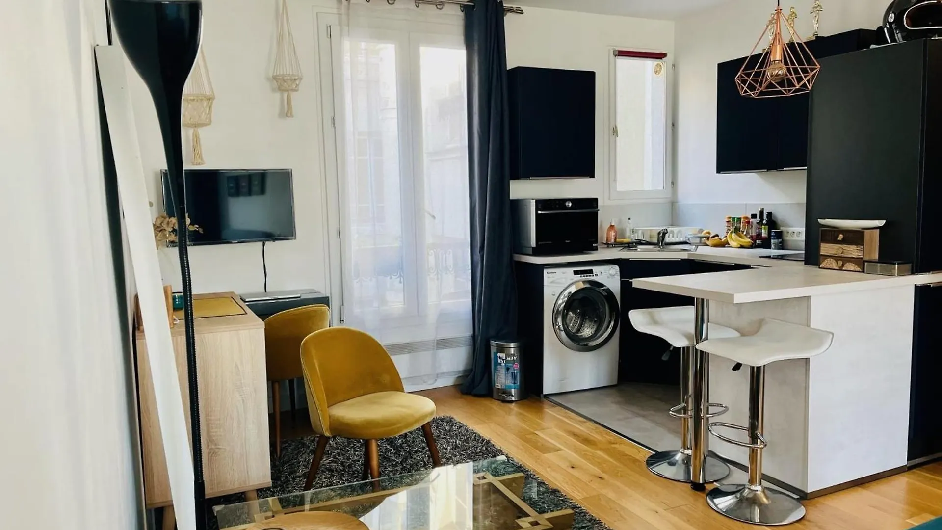 Beautiful Studio Near Canal Saint-Denis Paris Daire