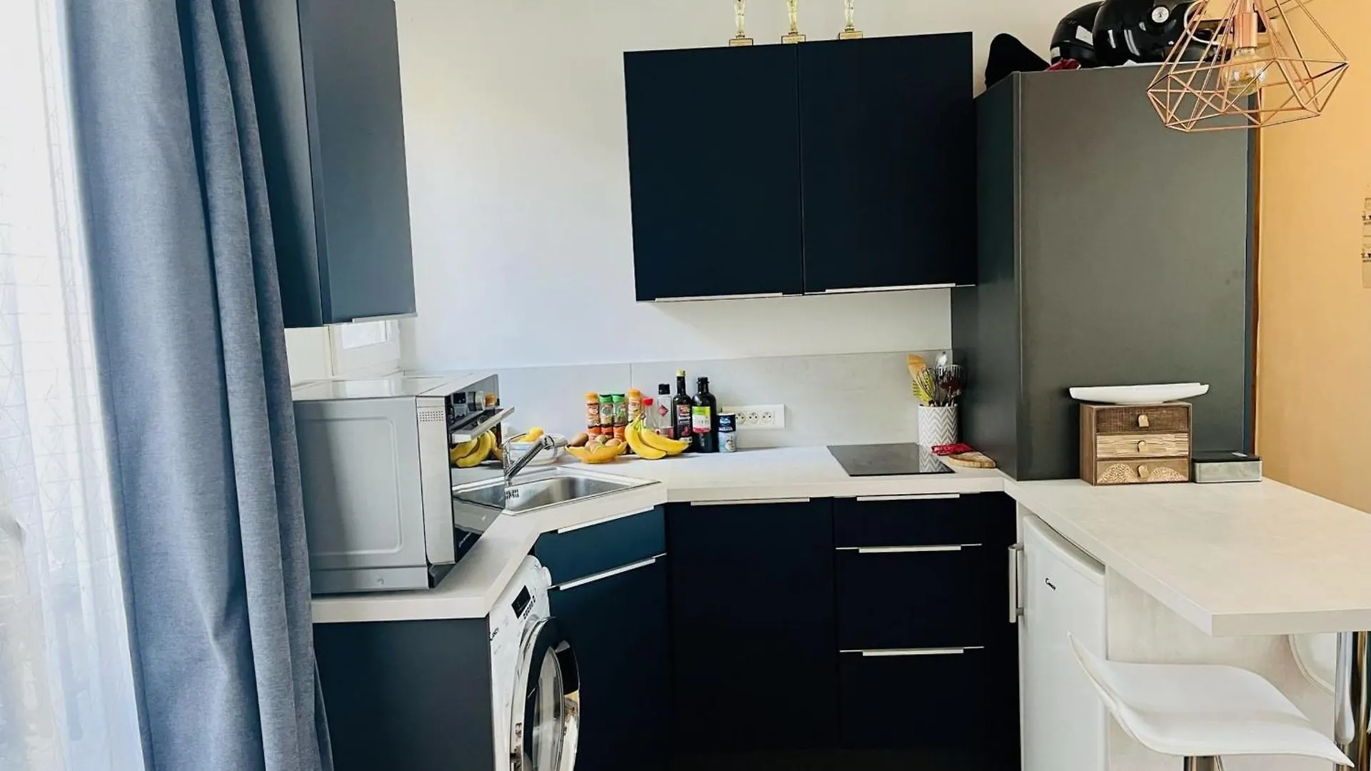 Beautiful Studio Near Canal Saint-Denis Paris